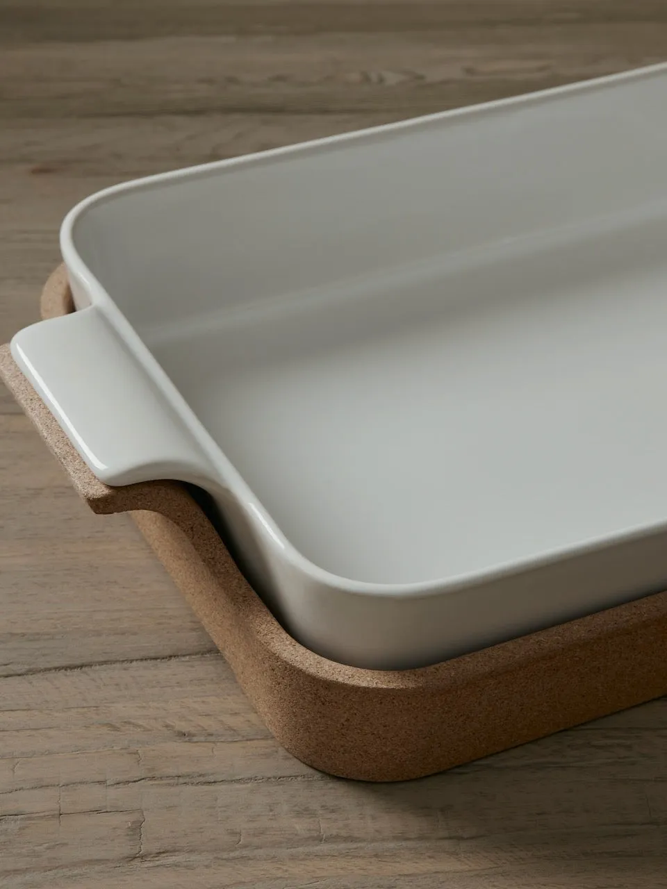 Stoneware Baking Dish with Cork Tray