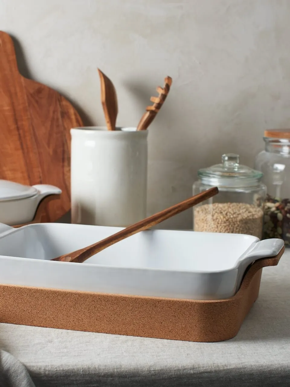 Stoneware Baking Dish with Cork Tray