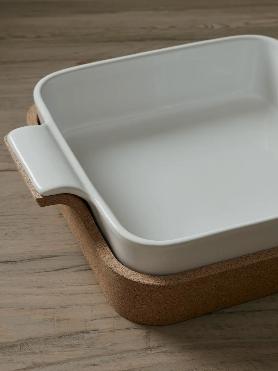 Stoneware Baking Dish with Cork Tray