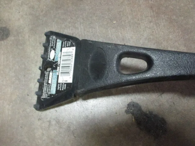 Used MAXX Unbreakable Incassable Ice Scraper